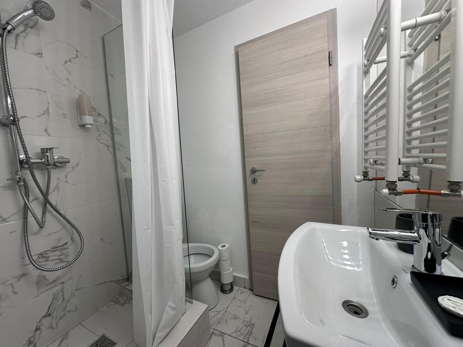 Heights Accommodation City Center Bucarest Esterno foto