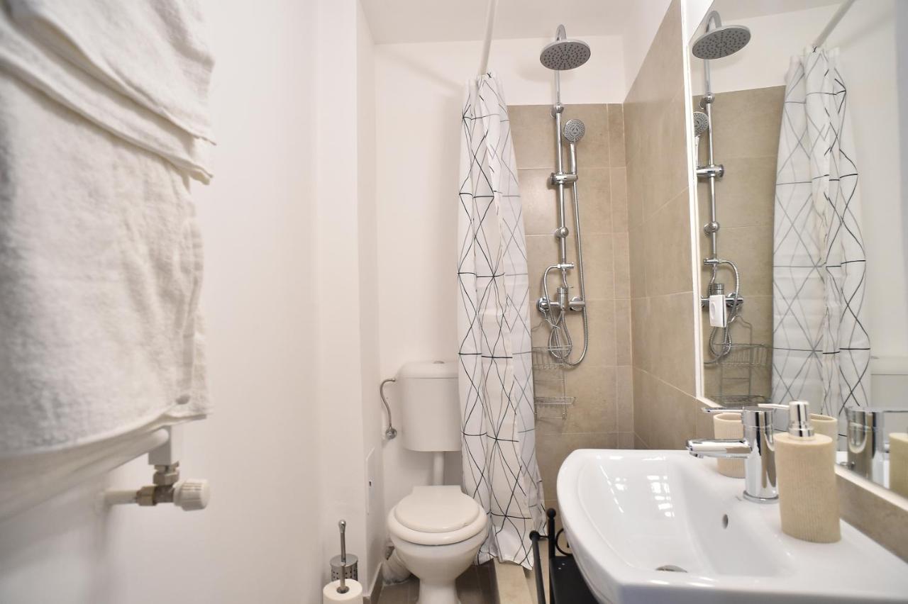 Heights Accommodation City Center Bucarest Esterno foto